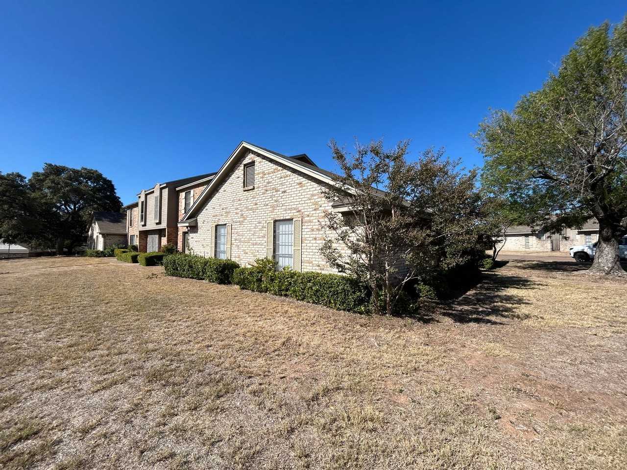 6901 Harvey Dr - Photo 3 of 20
