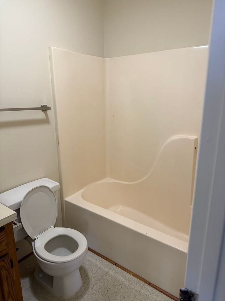 1016 Southern Ave - Photo 7 of 18