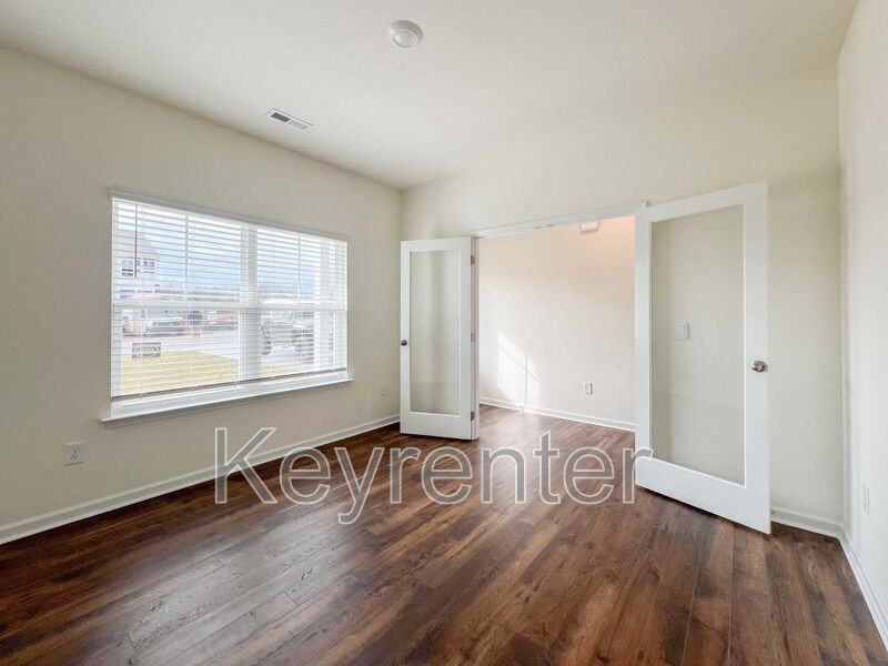 715 Saulsbury Ln - Photo 3 of 26