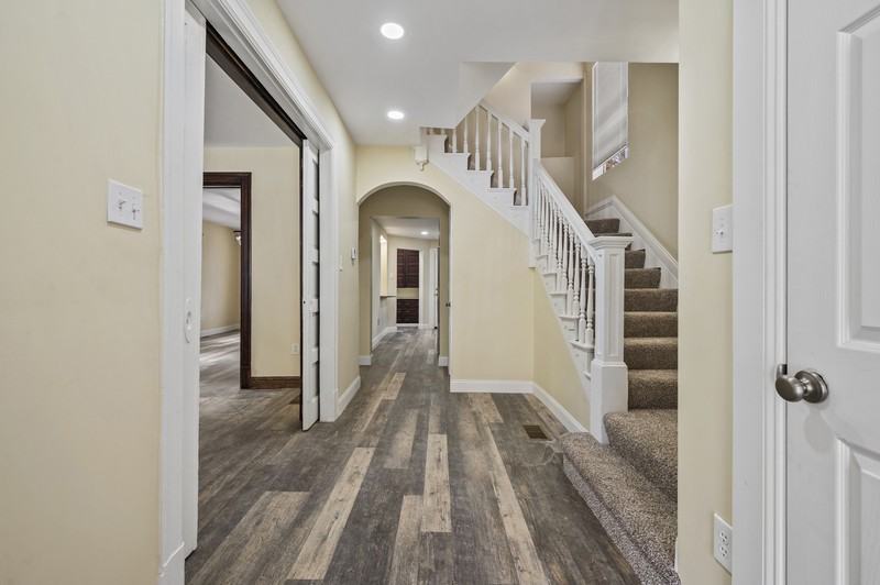 2327 Maple Ave - Photo 2 of 31