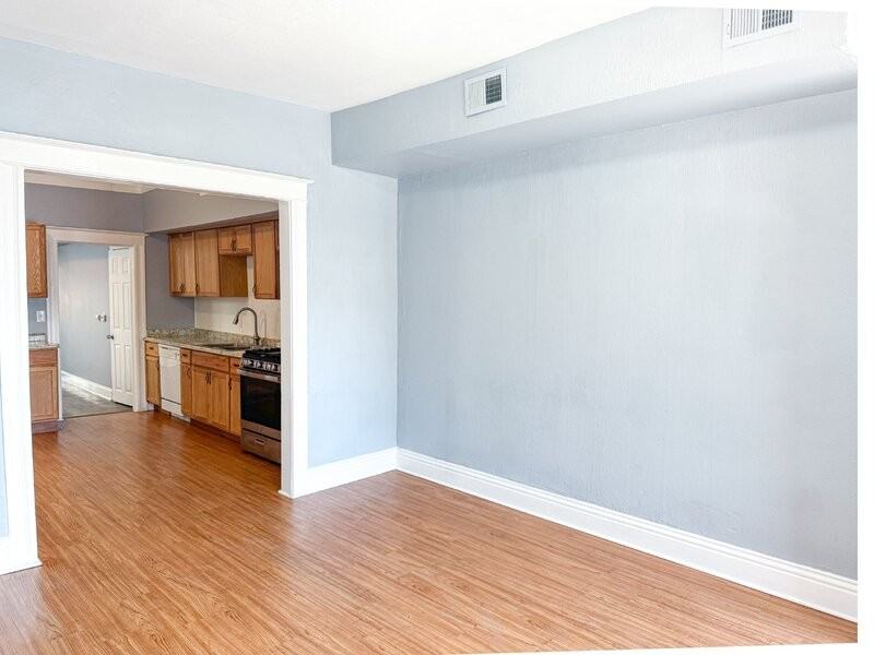 422 Fox St - Photo 2 of 17