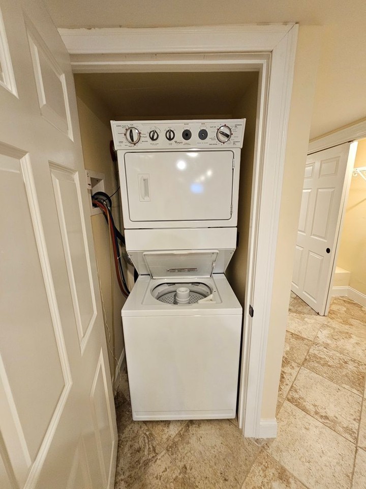 84 Marble Ave - Photo 4 of 11