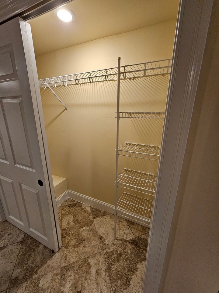 84 Marble Ave - Photo 5 of 11