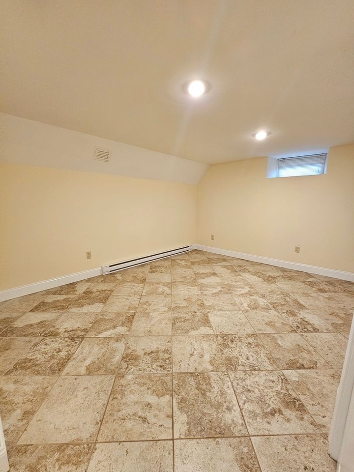 84 Marble Ave - Photo 6 of 11