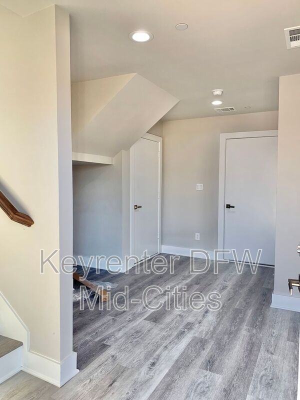 1427 Pearson St - Photo 3 of 33