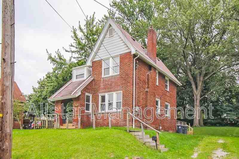 1562 Huguelet St - Photo 2 of 35