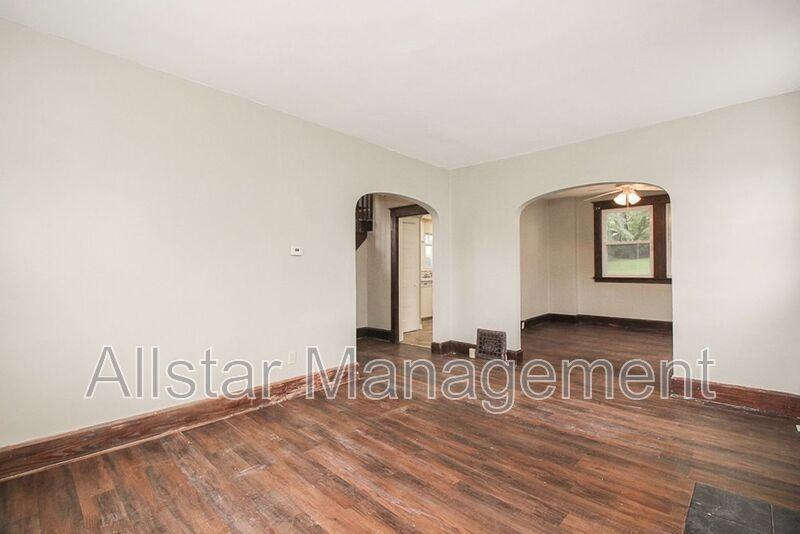 1562 Huguelet St - Photo 6 of 35