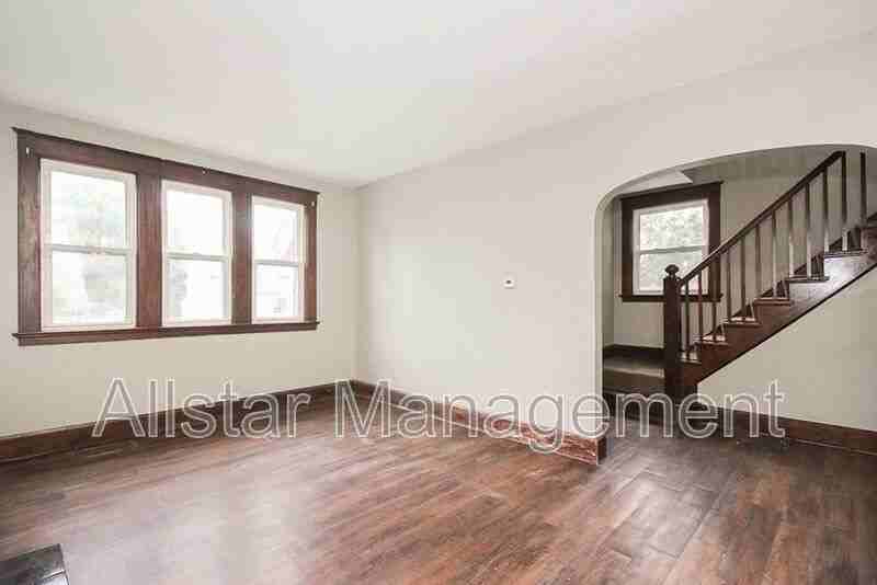 1562 Huguelet St - Photo 7 of 35