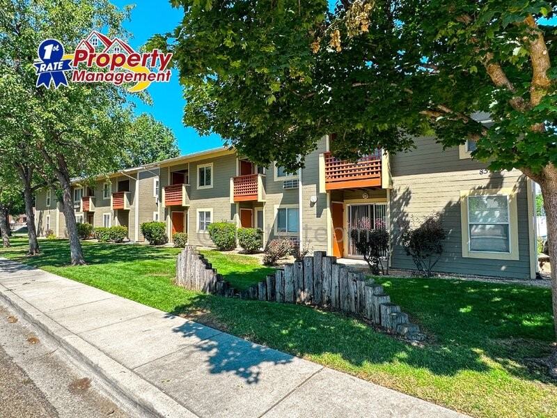 850 W Belmont St #106 - Photo 2 of 20