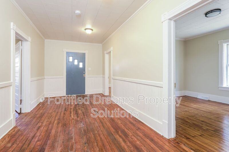1226 Bretton St - Photo 3 of 15