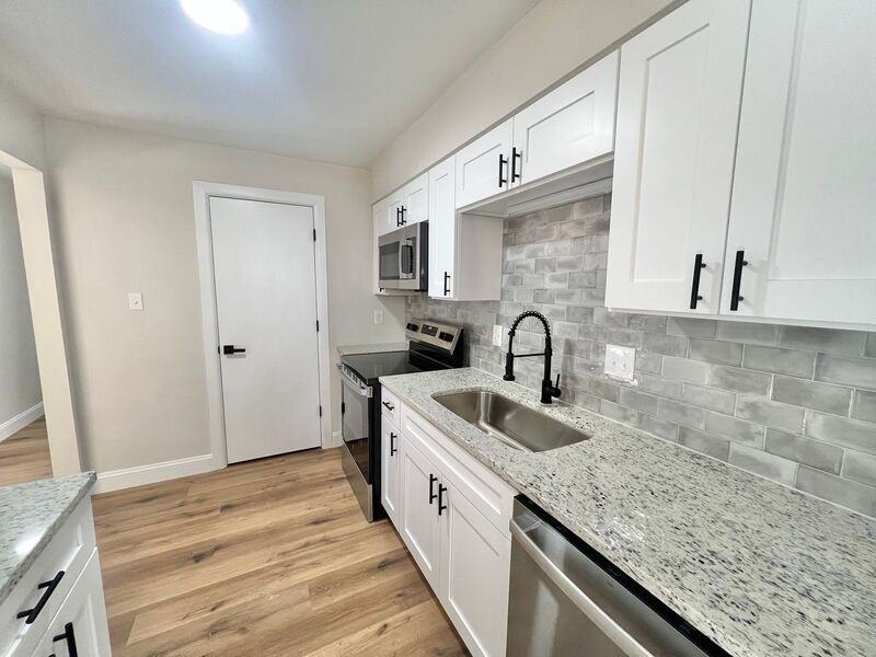 1014 Sandlin Pl #B - Photo 2 of 18