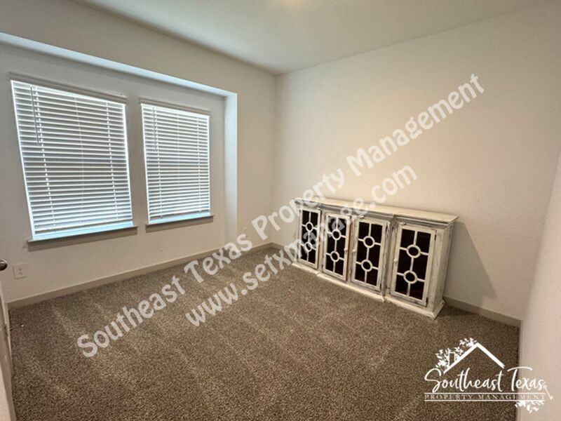 111 Lakeway Cir - Photo 5 of 27