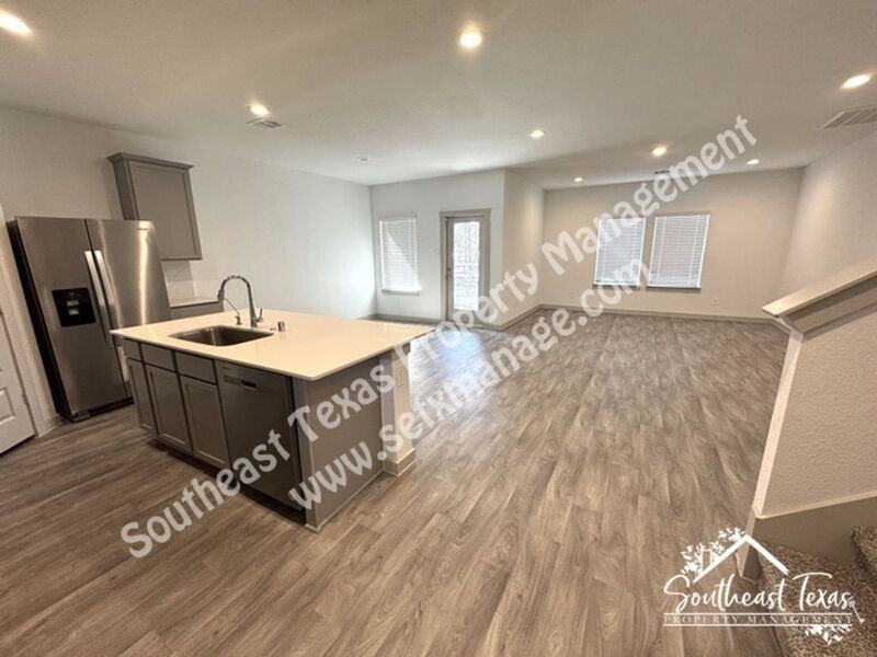 111 Lakeway Cir - Photo 7 of 27