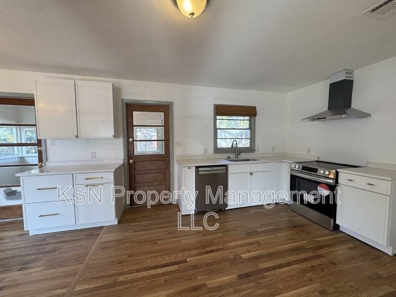 1436 E 42nd St - Photo 7 of 27