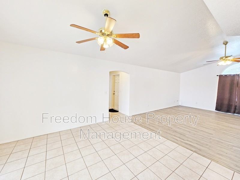 1660 Chowchilla Cir - Photo 6 of 33