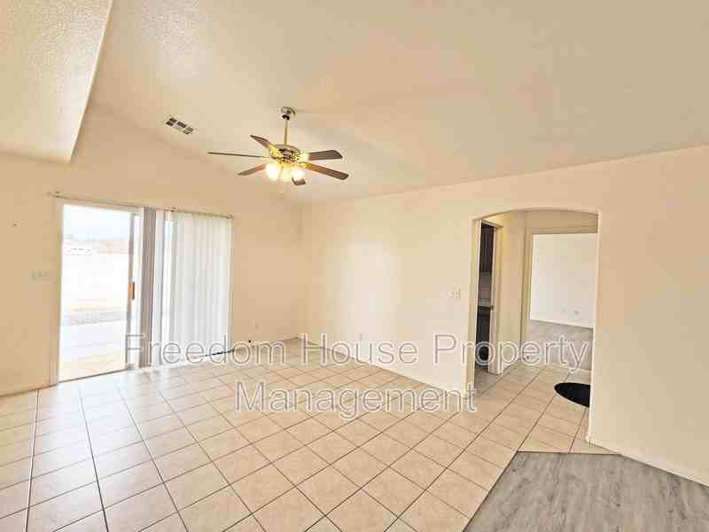 1660 Chowchilla Cir - Photo 7 of 33