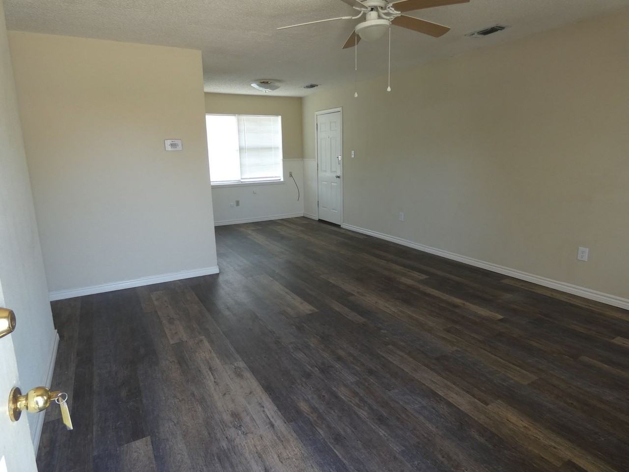 1521 Heath - Photo 2 of 10