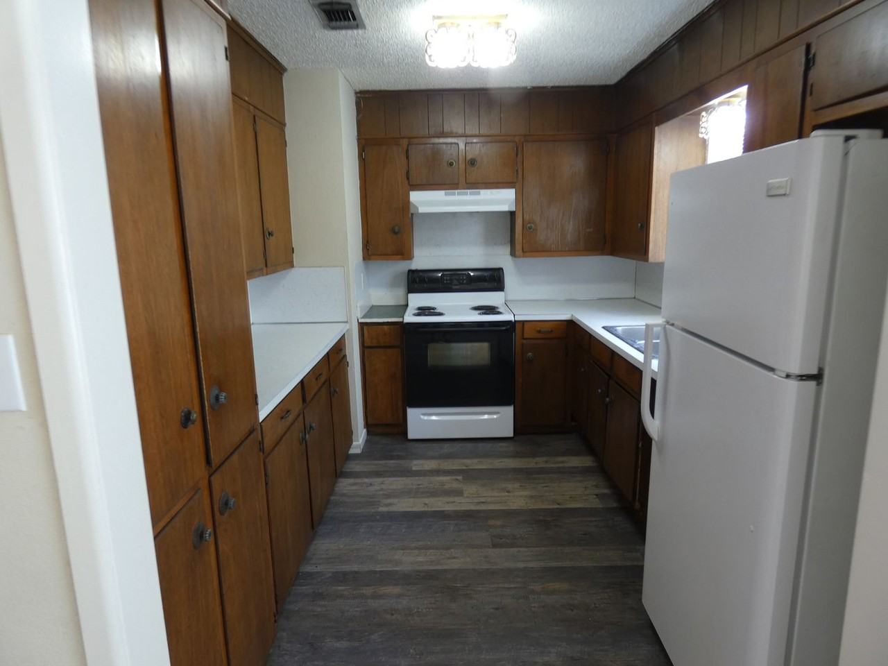 1521 Heath - Photo 3 of 10