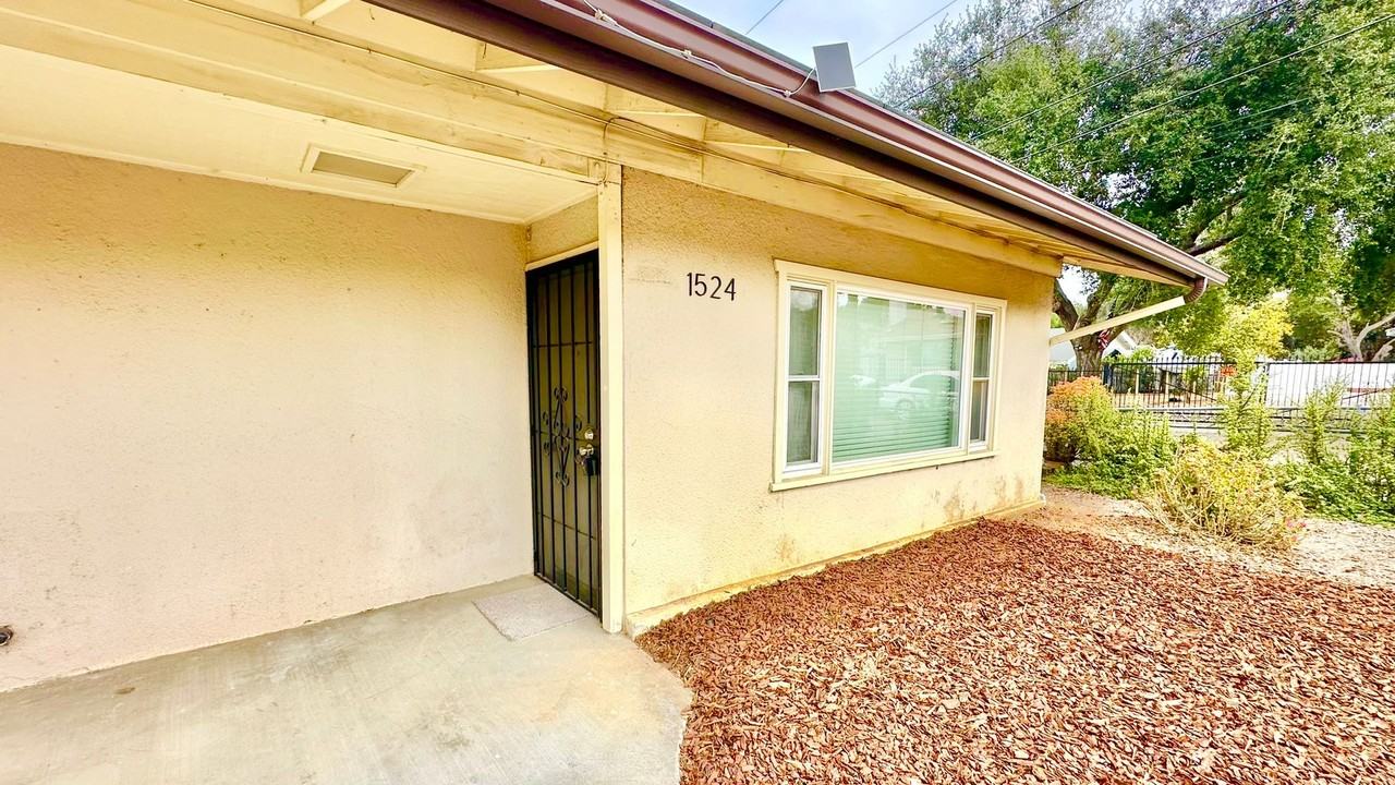 1524 E Mission Rd - Photo 2 of 21