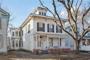 featured image of 222 S Geneva St