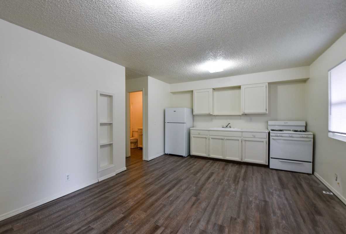 801 West Hastings Avenue - Photo 2 of 2