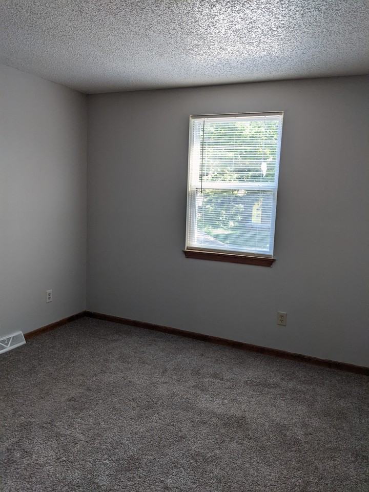 Gallatin - Photo 3 of 18