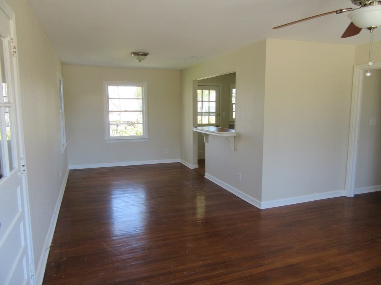 138 N Harris Ave - Photo 3 of 17