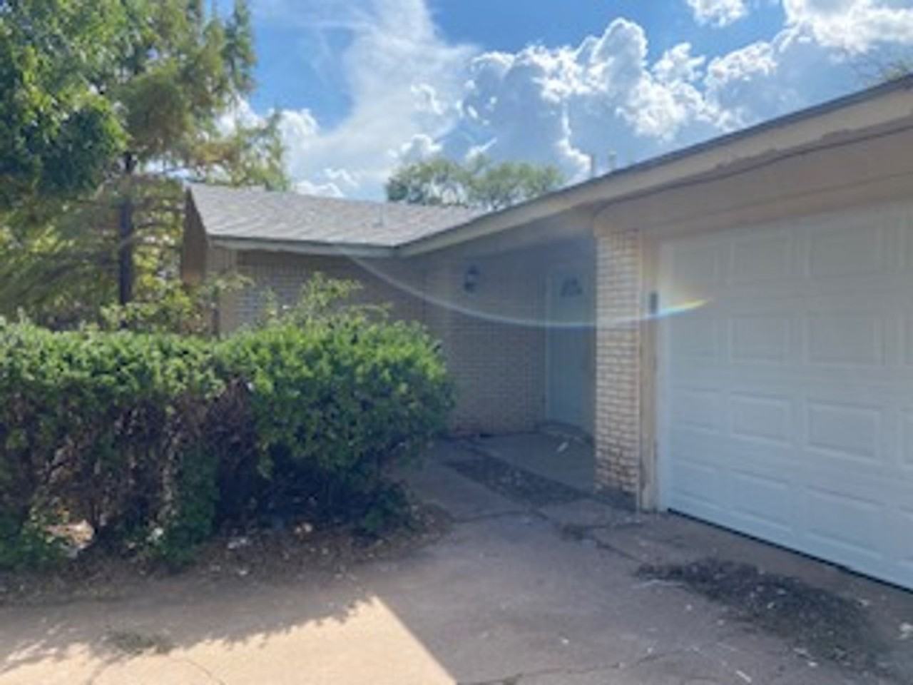 318 N La Salle Dr - Photo 2 of 20