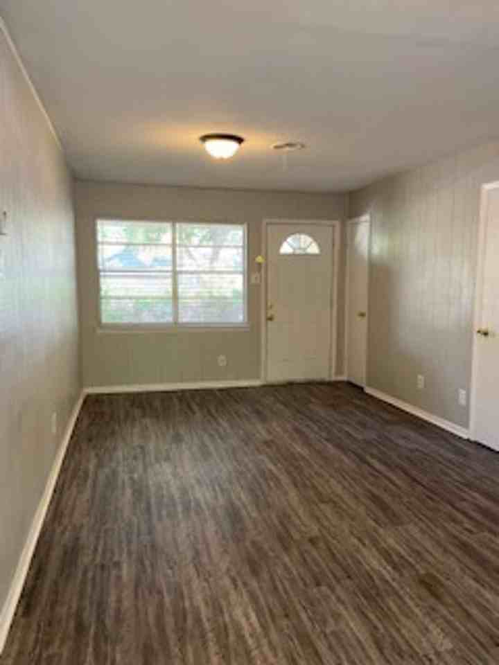 318 N La Salle Dr - Photo 3 of 20