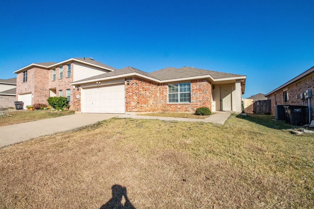 9808 Bragg Rd - Photo 3 of 21