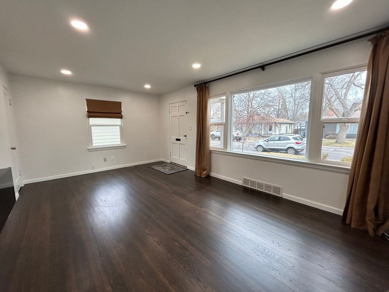 215 S Mark St - Photo 3 of 17