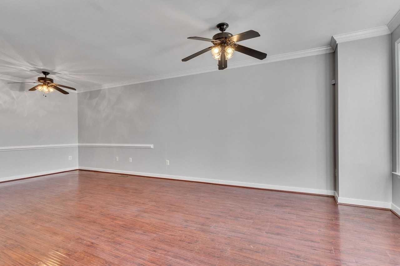 13019 Taxi Dr - Photo 2 of 37