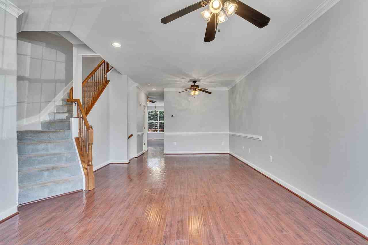 13019 Taxi Dr - Photo 3 of 37