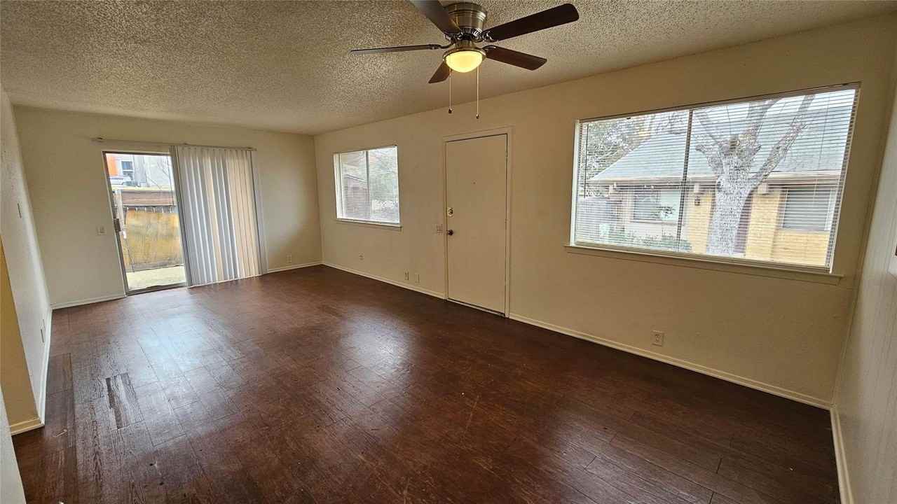 2709 Stonehaven Ct - Photo 2 of 15