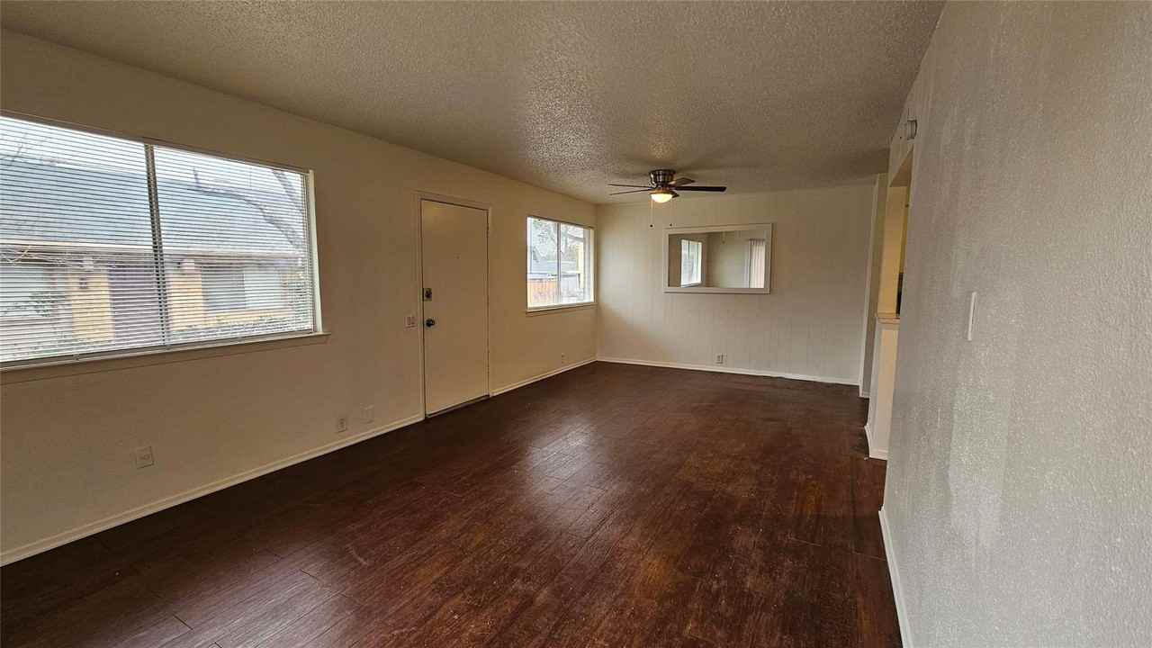 2709 Stonehaven Ct - Photo 3 of 15