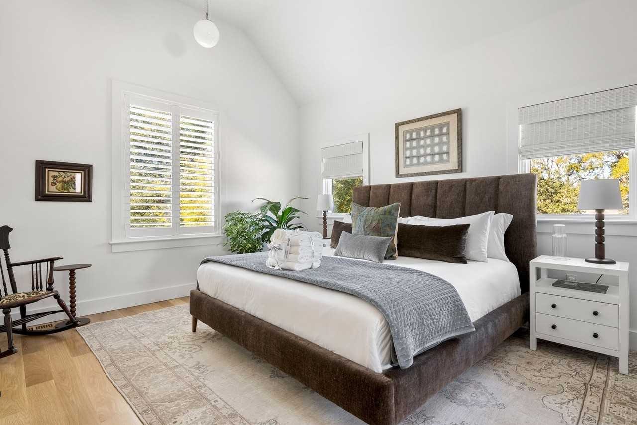 36 10th Ave - Photo 2 of 32