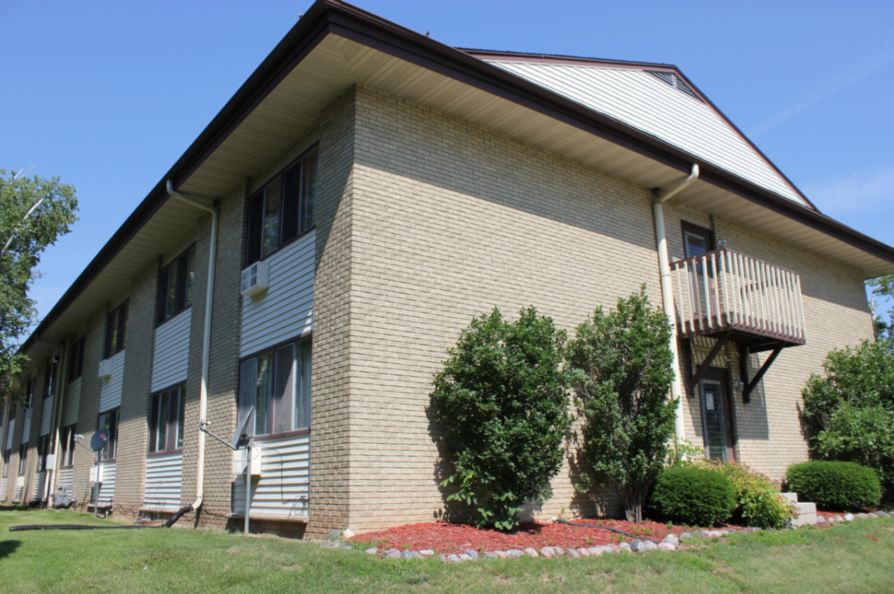 Lakeshore North Apartments - Photo 4 of 5