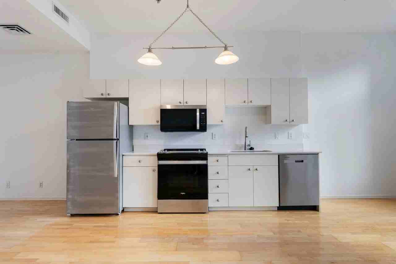 618 Nw 12th Ave #305 - Photo 4 of 24