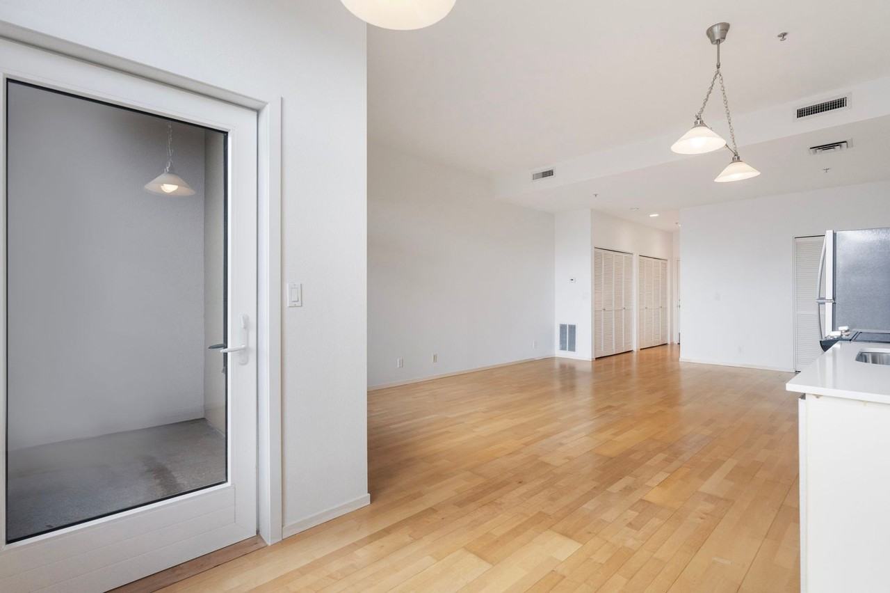 618 Nw 12th Ave #305 - Photo 7 of 24