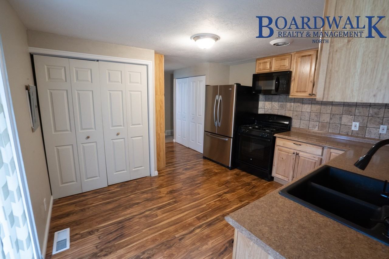 1633 N 400 W - Photo 3 of 23