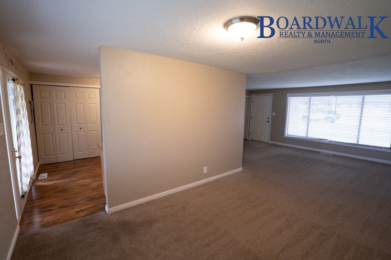 1633 N 400 W - Photo 4 of 23