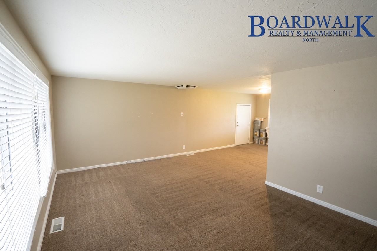 1633 N 400 W - Photo 5 of 23