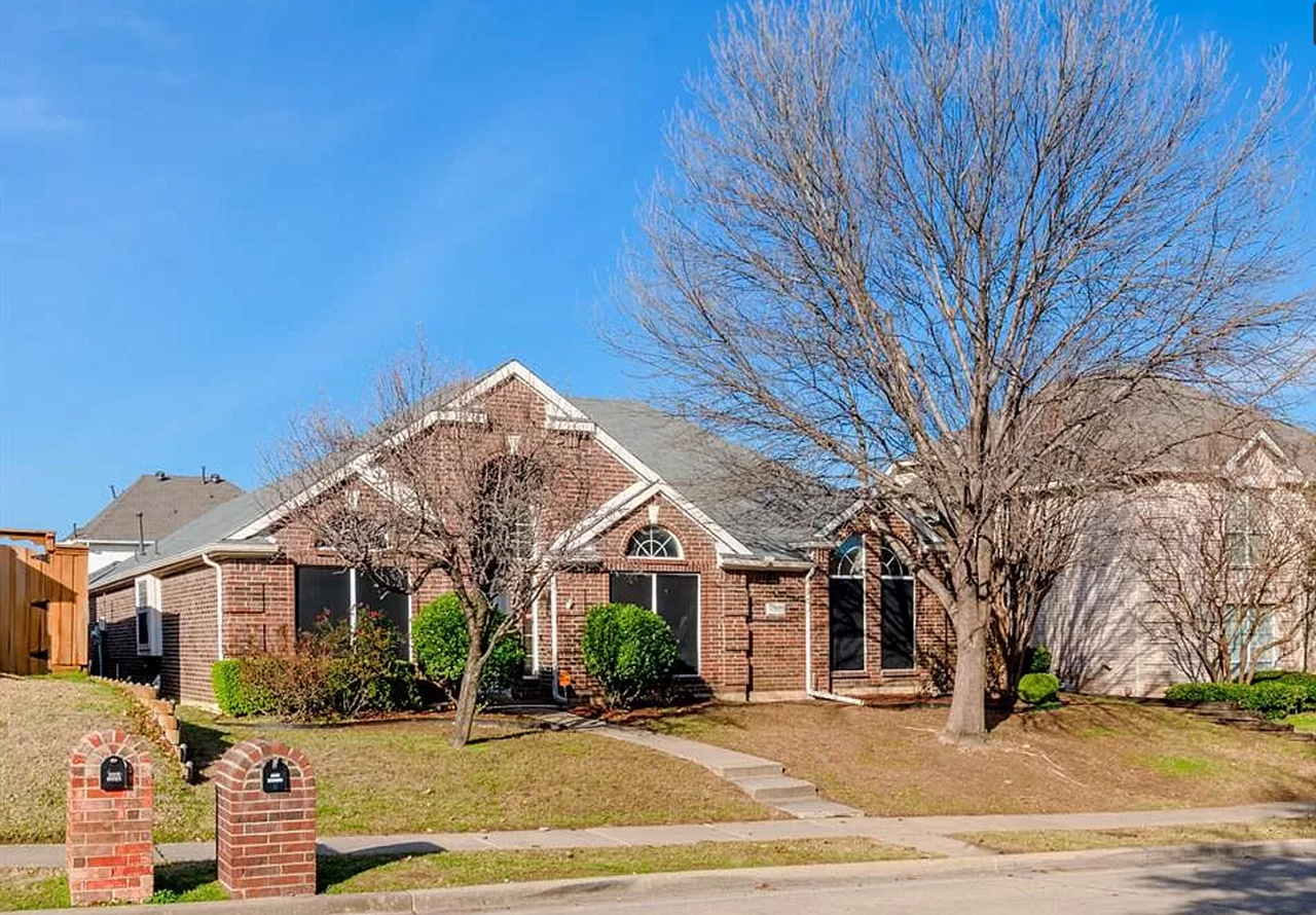 4217 Oak Grove Dr - Photo 3 of 26