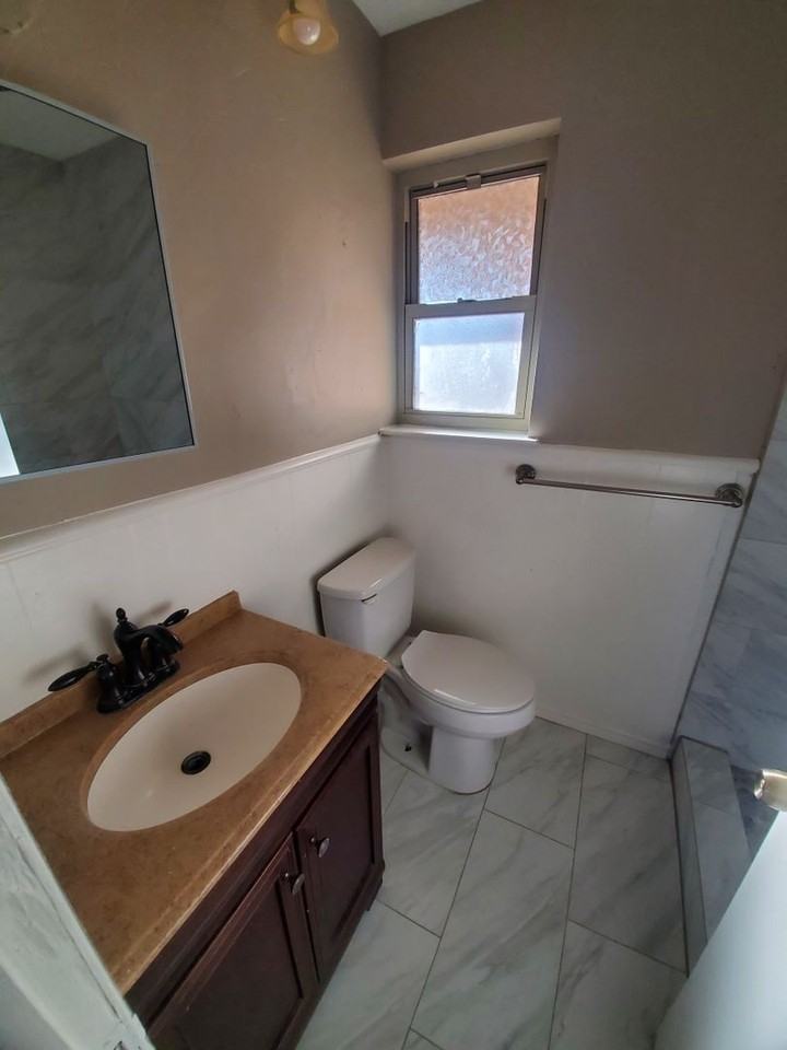 2202 Royal Oaks Dr - Photo 4 of 19