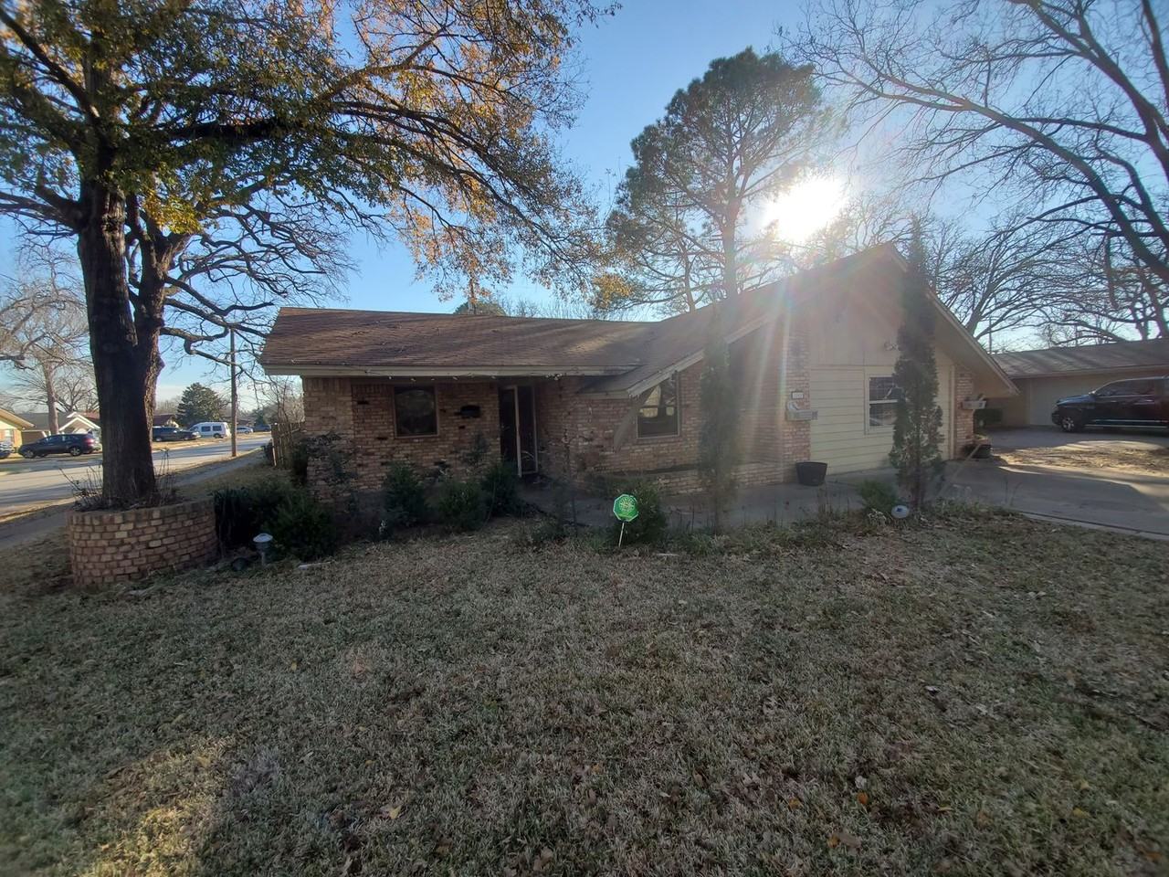 2202 Royal Oaks Dr - Photo 2 of 19