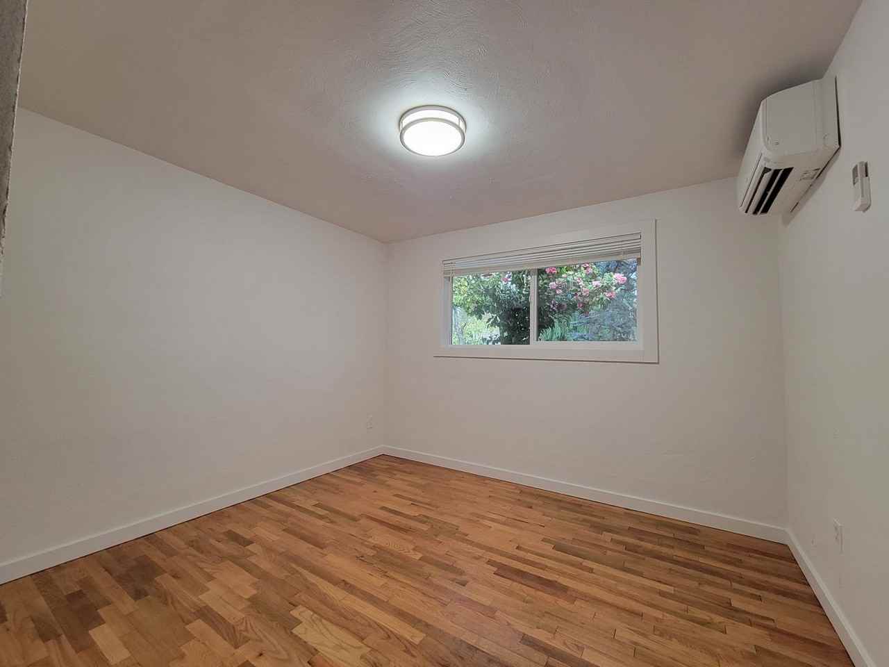 1228 Ne Ravenna Blvd - Photo 2 of 18