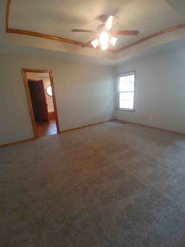 1201 E Eagle Rock Dr - Photo 4 of 9