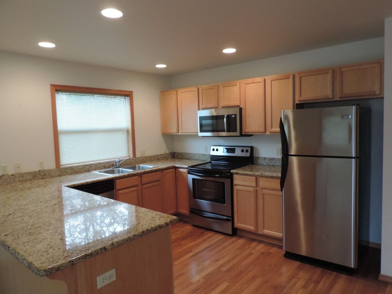 1536 Lincoln St - Photo 2 of 27