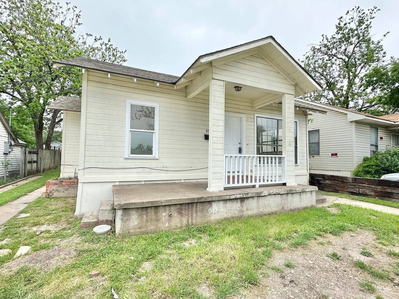 908 S 25th St - Photo 2 of 30