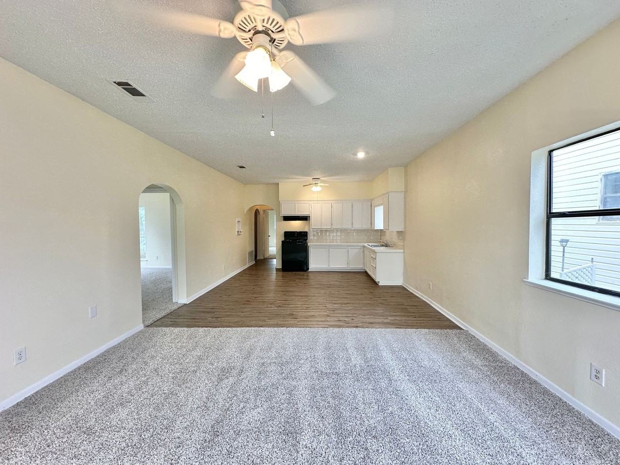 908 S 25th St - Photo 4 of 30